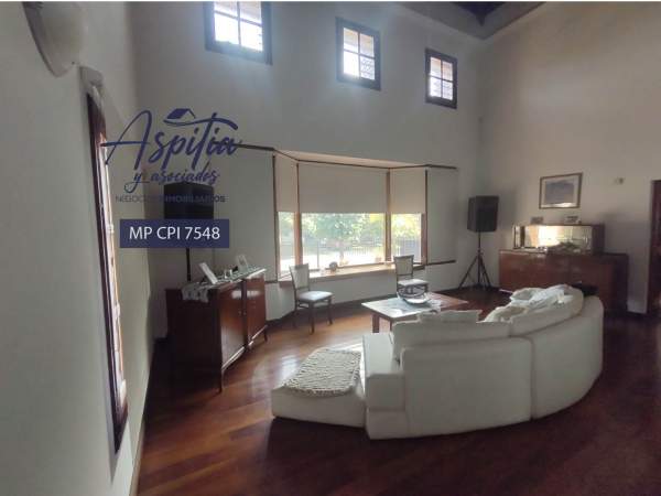 VENTA Exclusiva Casa de tres plantas, pileta, quincho en Alejandro Centeno — foto 6
