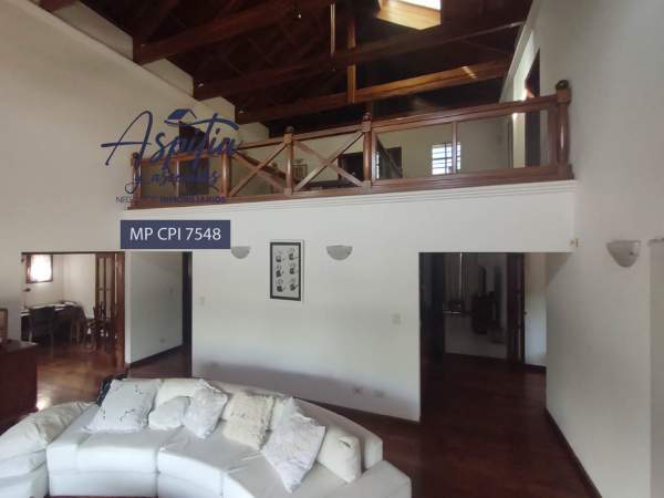 VENTA Exclusiva Casa de tres plantas, pileta, quincho en Alejandro Centeno — foto 5