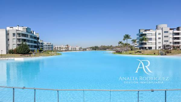 ALQUILER ANUAL, TEMPORARIO O VACACIONAL | 2 AMBIENTES CON JARDÍN Y PARRILLA | AMOBLADO | LAGOON PILAR