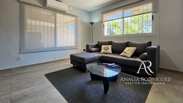 VENTA - CASA DE 4 AMBIENTES SOBRE LOTE DE 573 m² - PILETA, DEPENDENCIA, GRAN PARQUE Y COCHERAS – BELEN DE ESCOBAR — foto 4