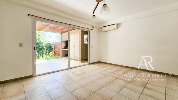 ALQUILER | DEPARTAMENTO 2 AMBIENTES CON JARDÍN, PARRILLA Y COCHERA EN LA MADRUGADA II – PILAR — foto 4
