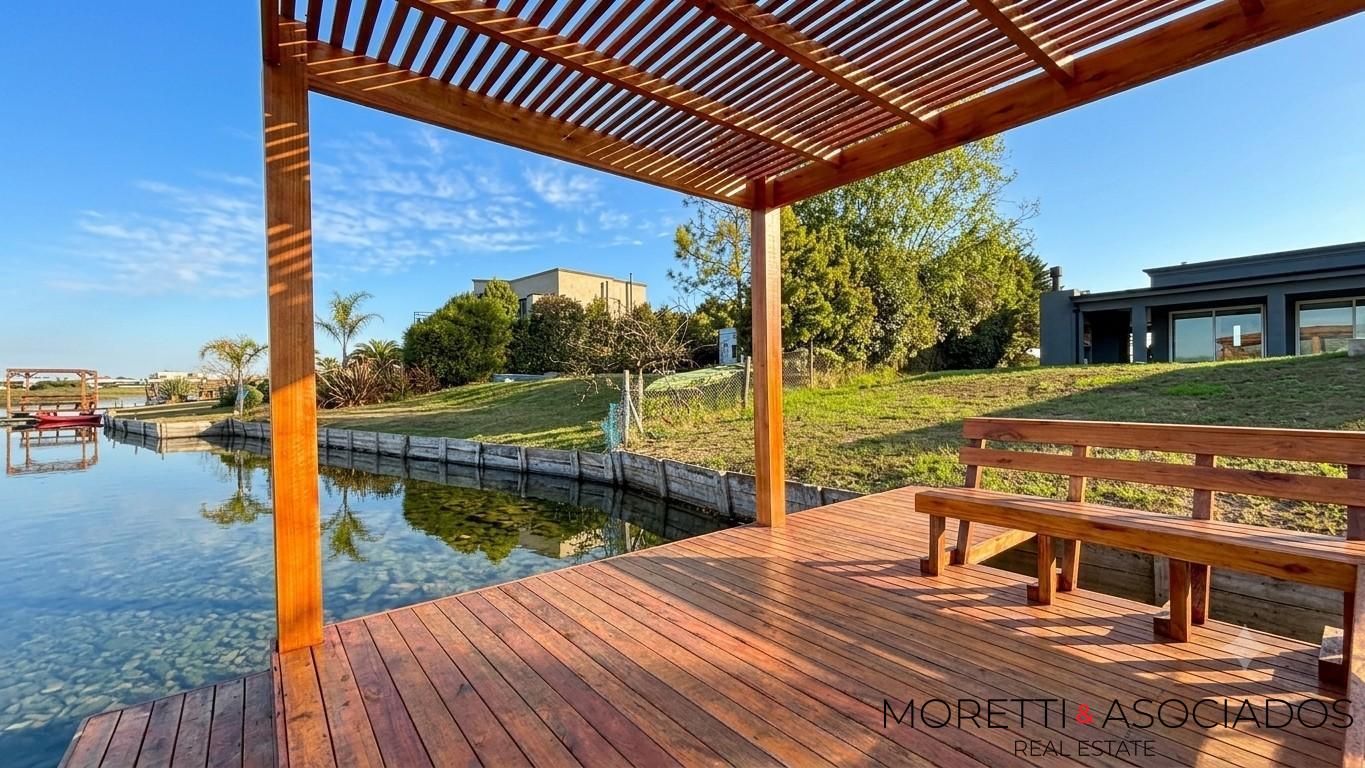 VENTA BARRIO SAN SEBASTIAN | CASA 4 AMBIENTES | A LA LAGUNA | PARRILLA - PILETA - MUELLE — foto 2