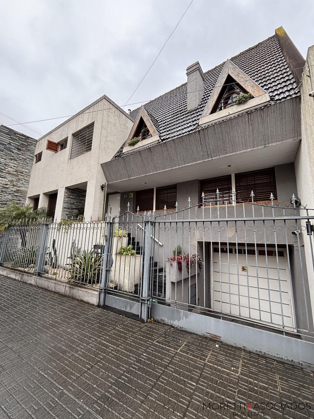 Venta Casa con Piscina y Garage, excelente ubicación
