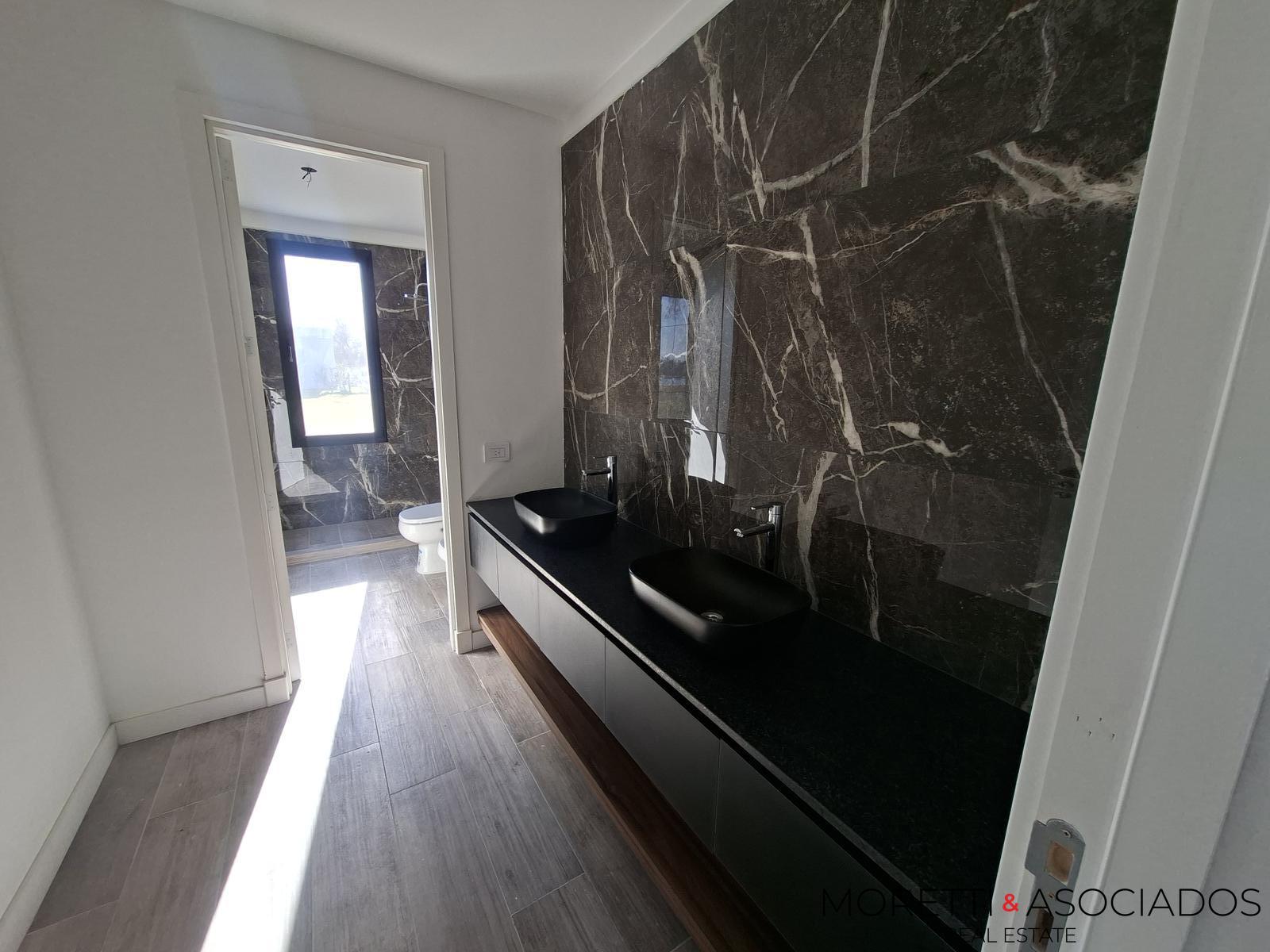 Casa a estrenar al Rio con amarra propia excelentes terminaciones — foto 11