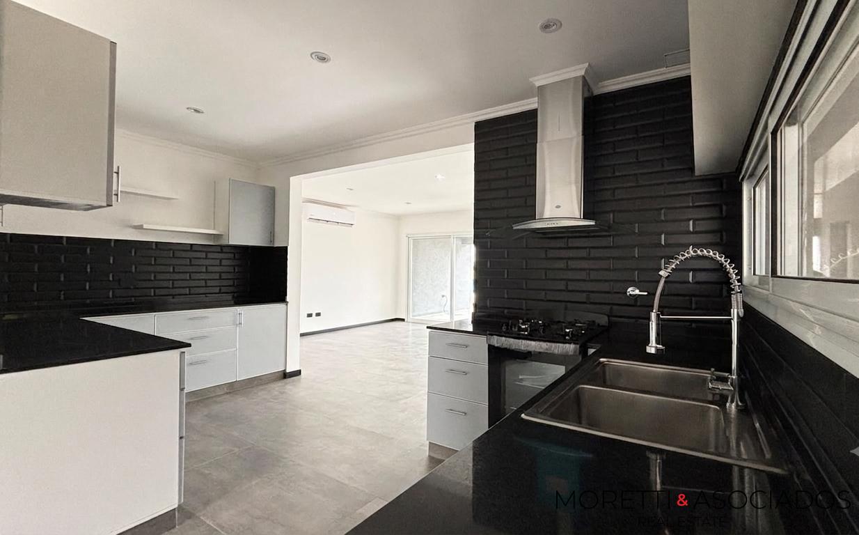 VENTA BARRIO SAN SEBASTIAN | CASA 4 AMBIENTES | A LA LAGUNA | PARRILLA - PILETA - MUELLE — foto 8