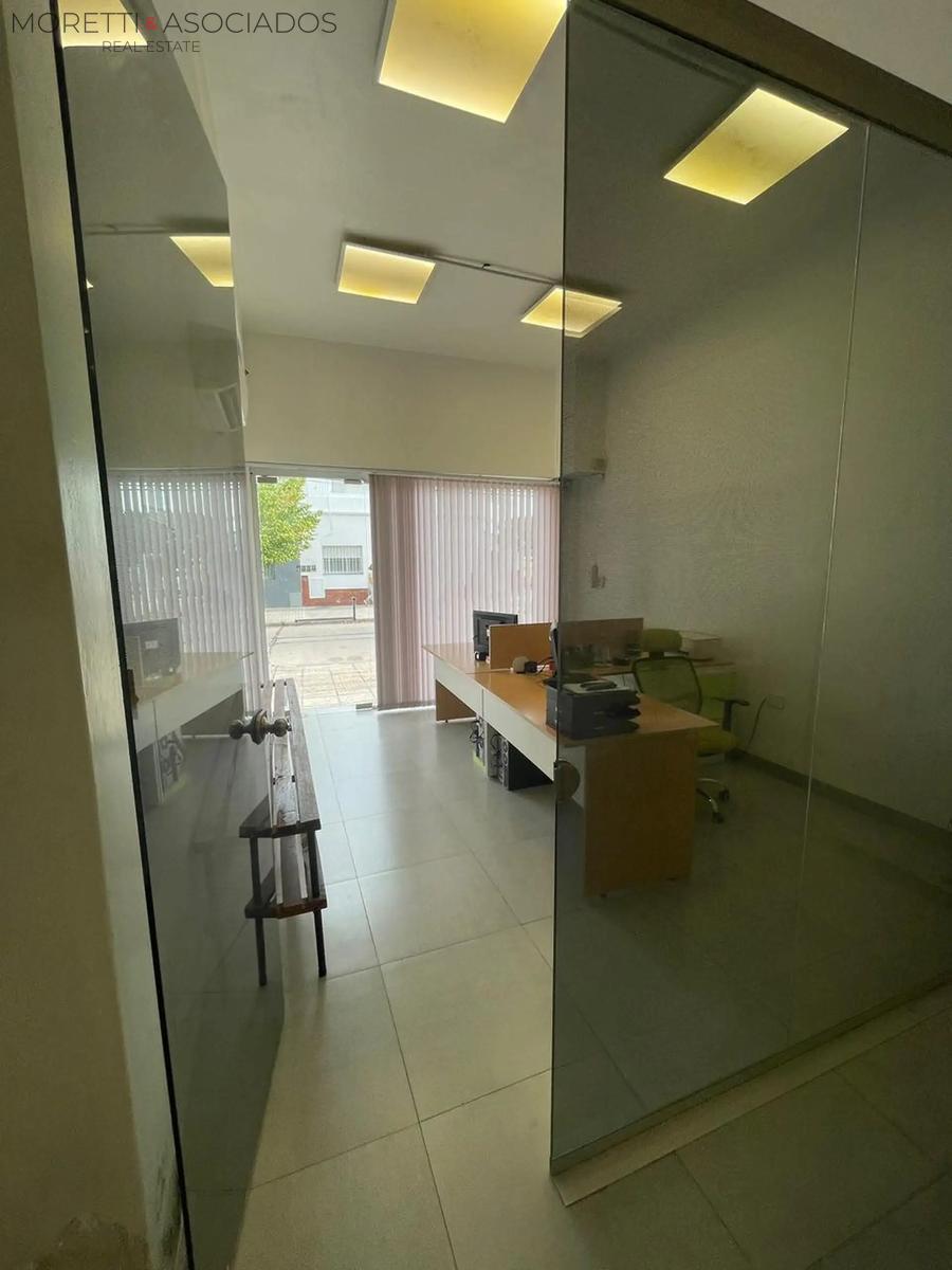 Local oficina en venta de 120mts en Haedo - 13
