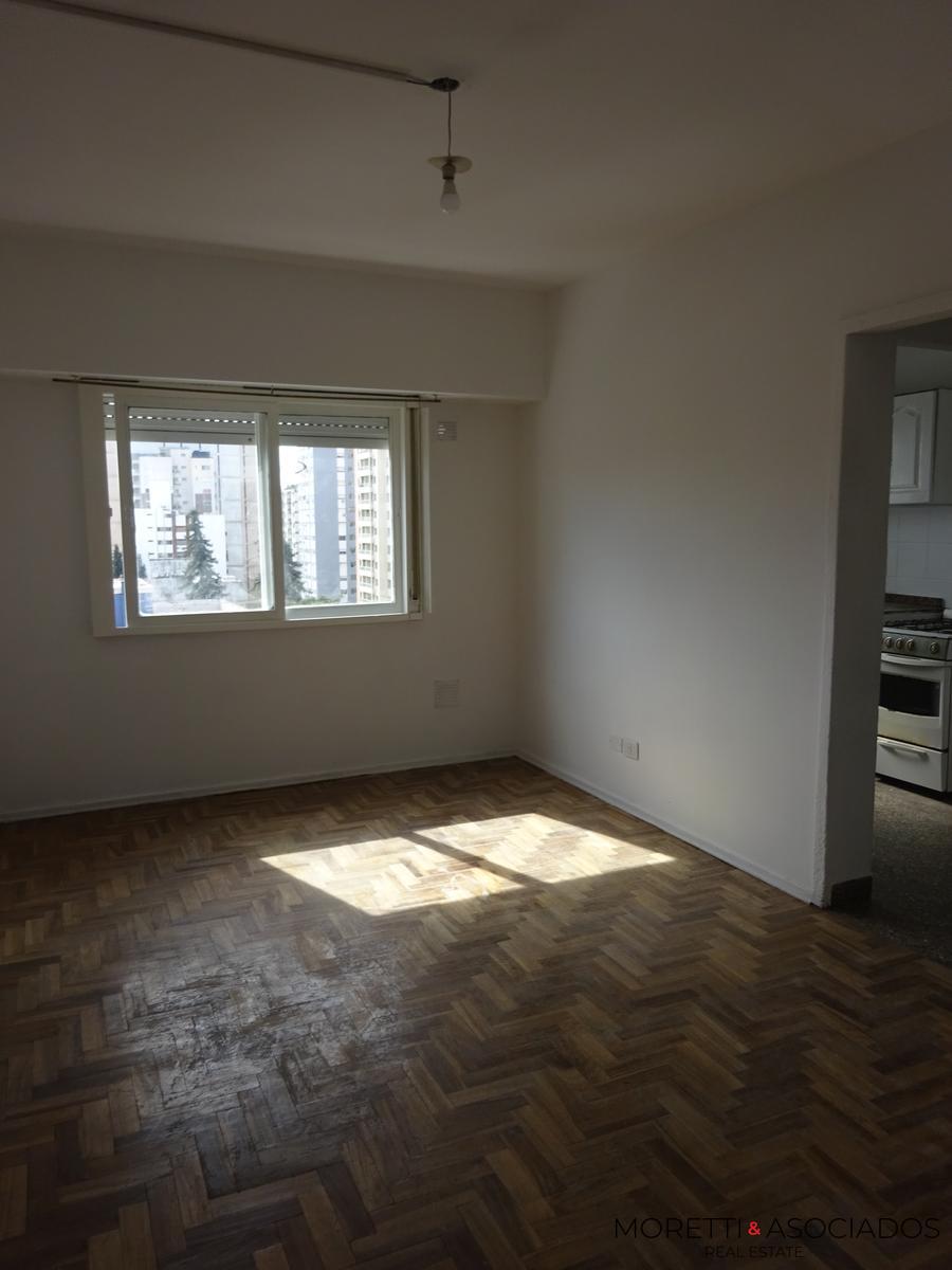 DEPARTAMENTO EN VENTA | 2 AMBIENTES | COCHERA | FRENTE A LA PLAZA | RAMOS MEJIA — foto 2