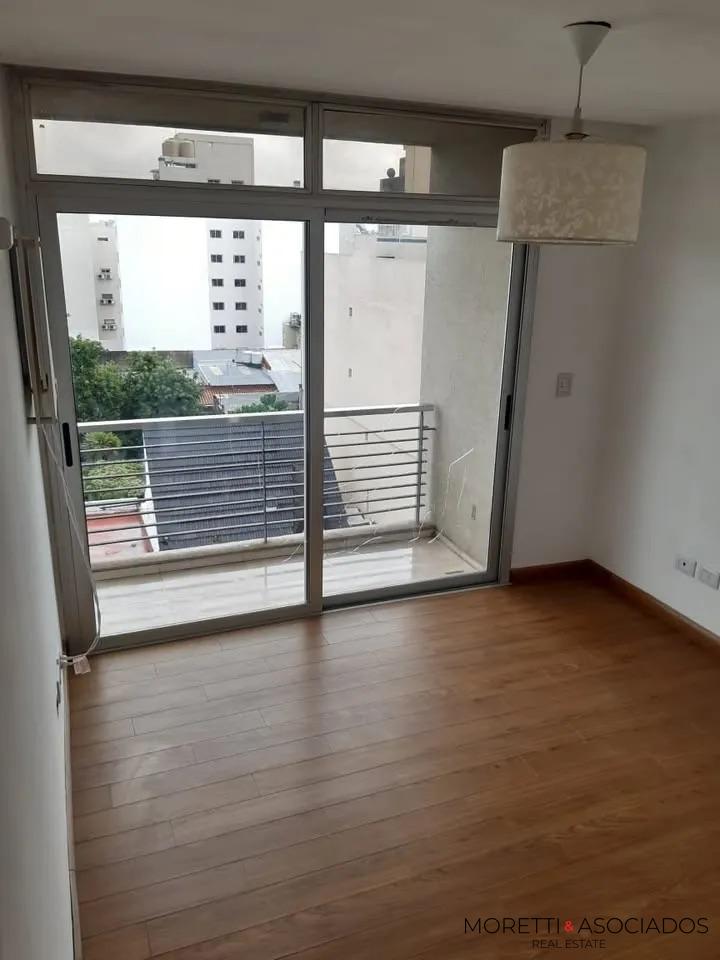 DEPARTAMENTO SEMIPISO EN ALQUILER | 2 AMB | AL FRENTE | ÚNICO — foto 3