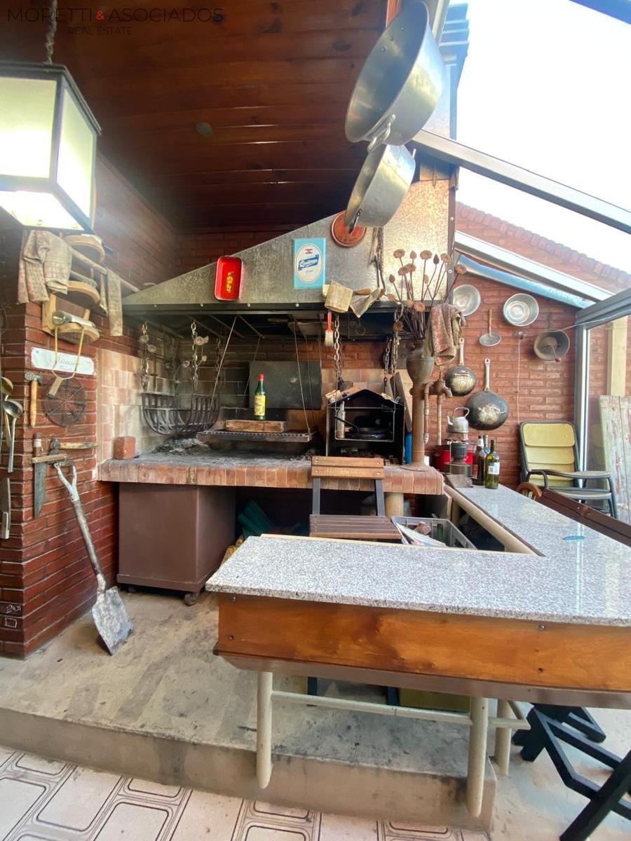 Casa a la venta en Lomas Del Mirador 7 ambientes- Ideal Familia Numerosa - 30