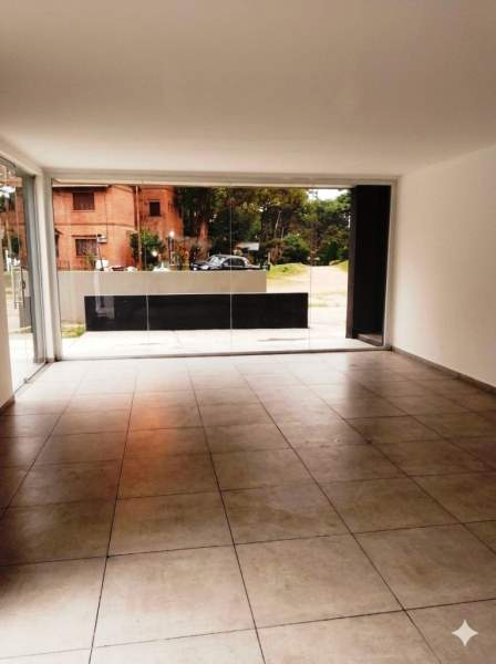 En Pinamar Local en Alquiler. Apto Profesional. Zona Centro. — foto 5