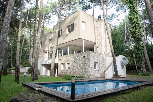 En Cariló | Casa Ñandú y Ciprés