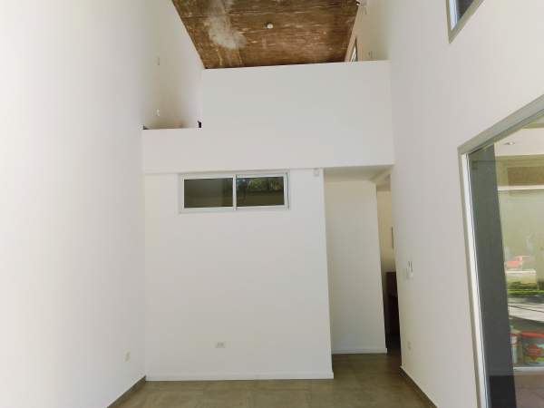 En Pinamar |amplio Local Sobre Av Bunge. 3 Baños. 2 Entrepisos. — foto 3