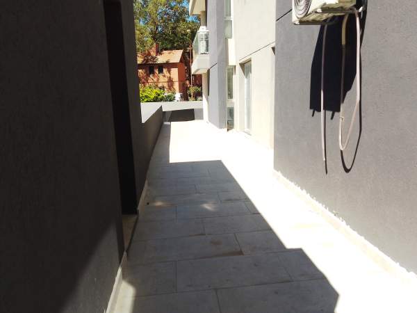 En Pinamar |amplio Local Sobre Av Bunge. 3 Baños. 2 Entrepisos. - 20