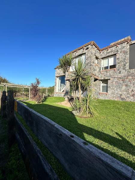 En Cariló | Casa de Piedra (a pasos del mar!!) — foto 3
