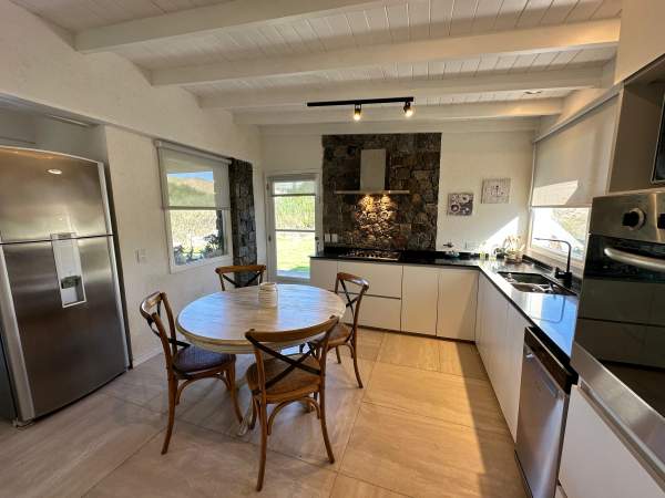 En Cariló | Casa de Piedra (a pasos del mar!!) — foto 13